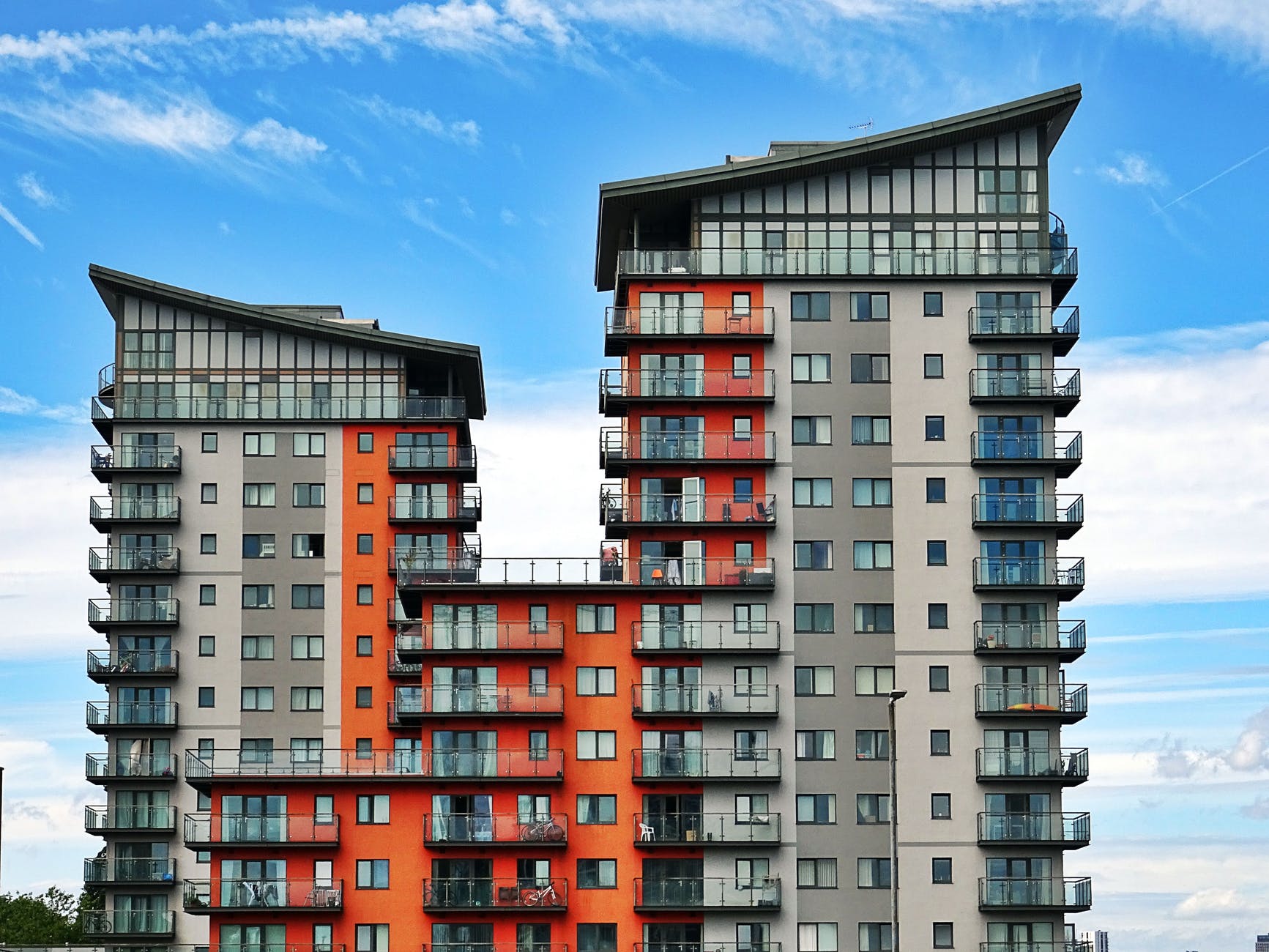 What Are The Pros And Cons Of Investing In Multifamily In 2021?